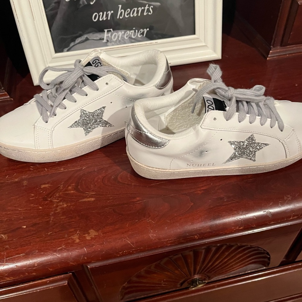 Nuheel sneakers Size 40. Fits like a size 9. Like new, hardly worn